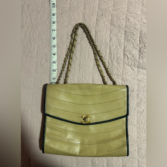 RARE Vintage Chanel 80s Chain Shoulder Bag - Picture 16 of 17